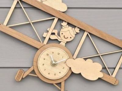 Aircraft-shaped Clock